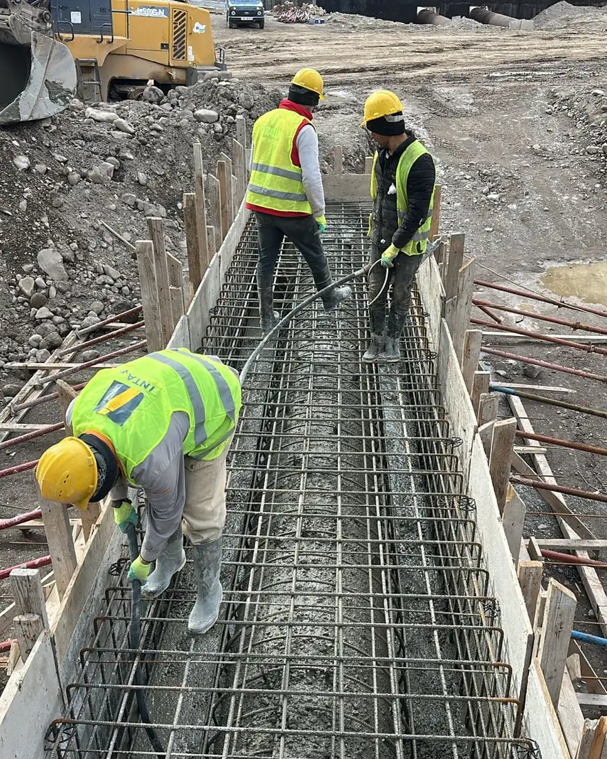 İntaş Construction komandası